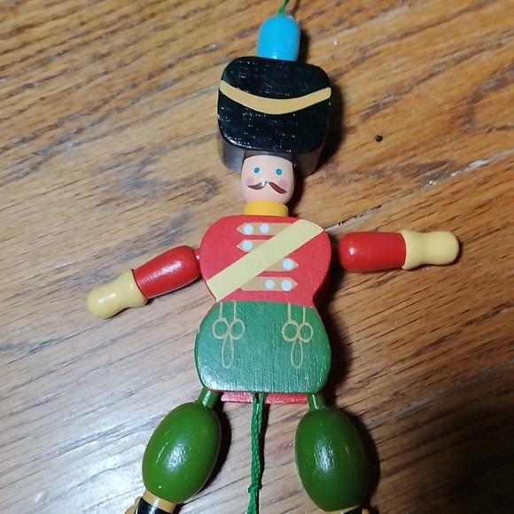 Toy Wood Guard Christmas Ornament with String that makes arm's and legs move - Picture 3 of 6